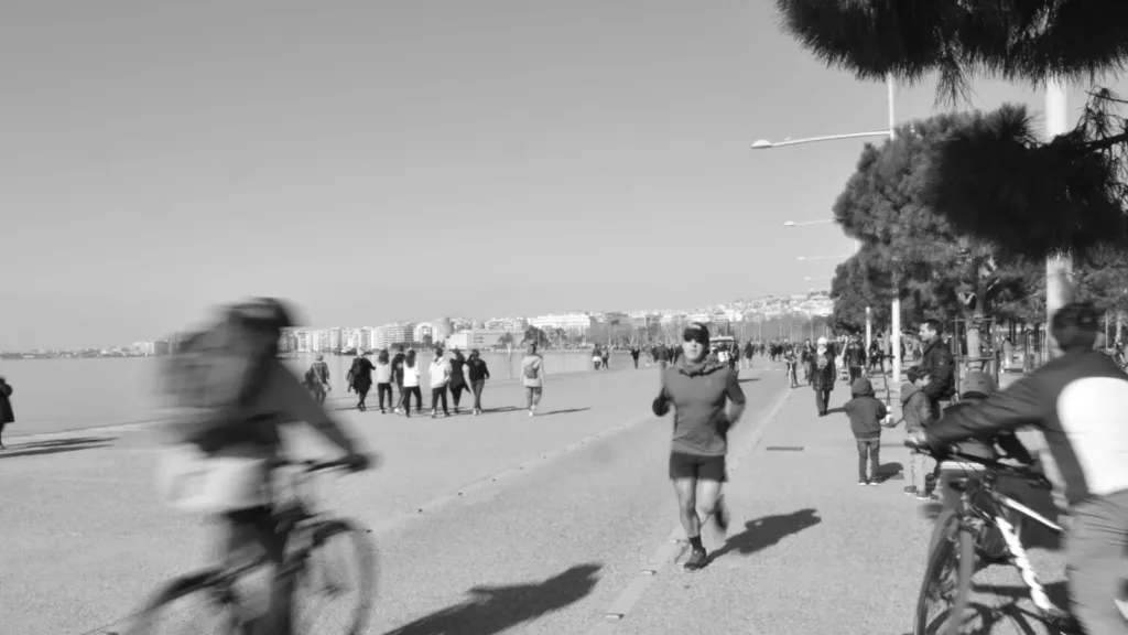 black-white-photo-busy-seaside-promenade-with-cyclists-runners
